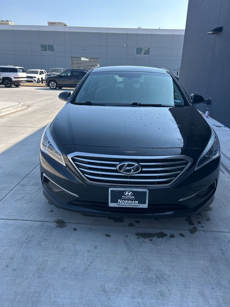 Used 2017 Hyundai Sonata SE image 2