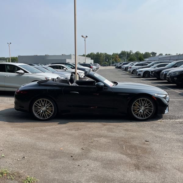 Used 2022 Mercedes-Benz SL 63 AMG 4MATIC w/ Driver Assistance Package image 9