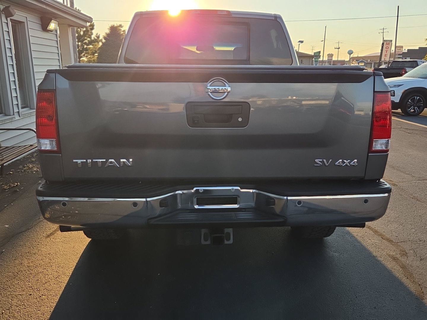 Used 2015 Nissan Titan SV w/ SV Value Truck Package AWD/4WD image 6