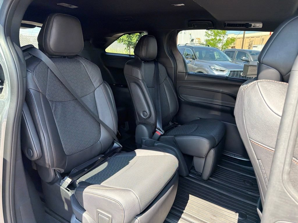 Used 2026 Toyota Sienna Limited FWD image 15