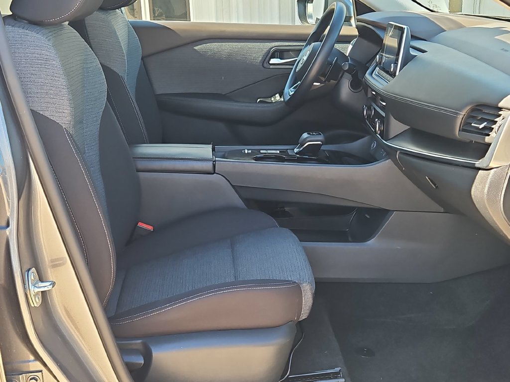 Used 2023 Nissan Rogue SV FWD image 29