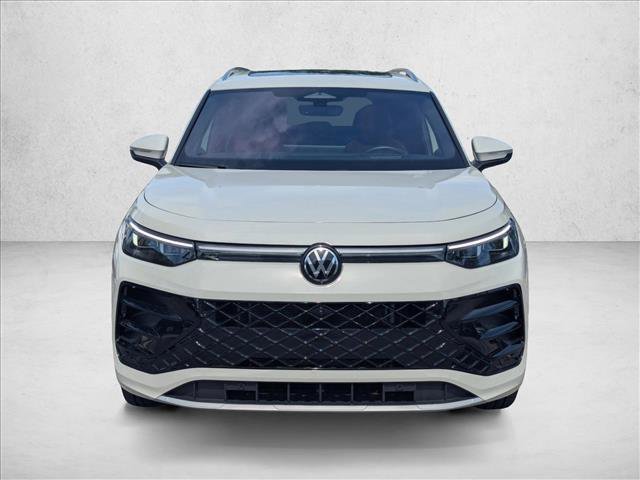 Used 2025 Volkswagen Tiguan SEL R-Line AWD/4WD image 2