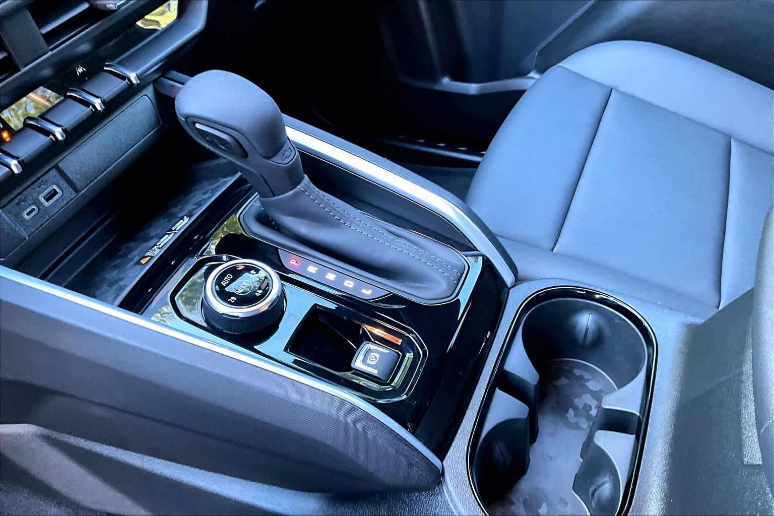Used 2025 Chevrolet Colorado Trail Boss AWD/4WD image 17