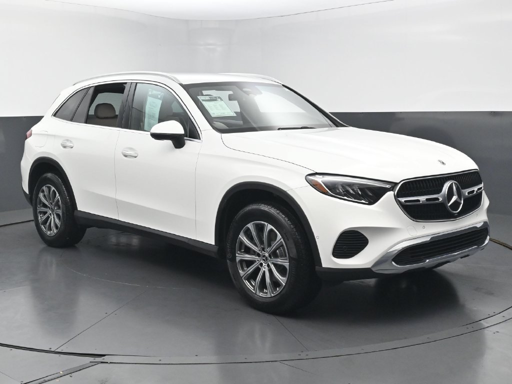 Used 2025 Mercedes-Benz GLC 300 4MATIC image 3