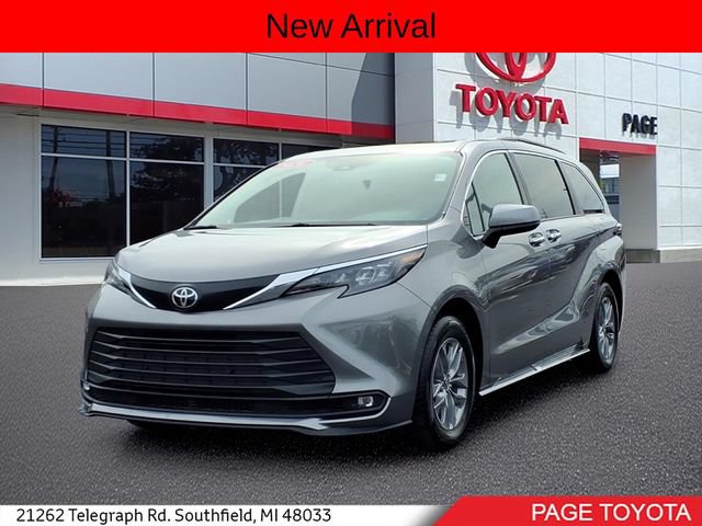 Used 2026 Toyota Sienna XLE FWD image 1