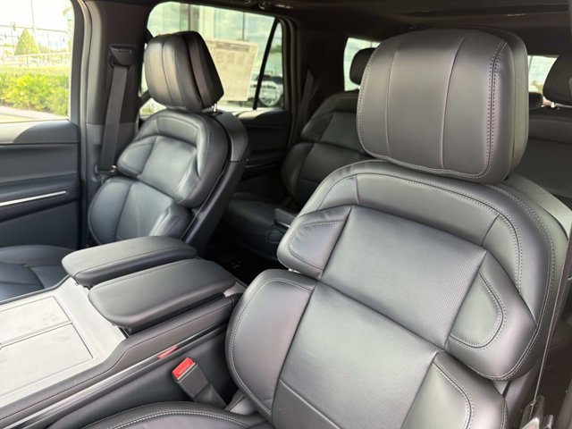 New 2026 Lincoln Navigator L Reserve w/ Jet Appearance Package AWD/4WD image 12