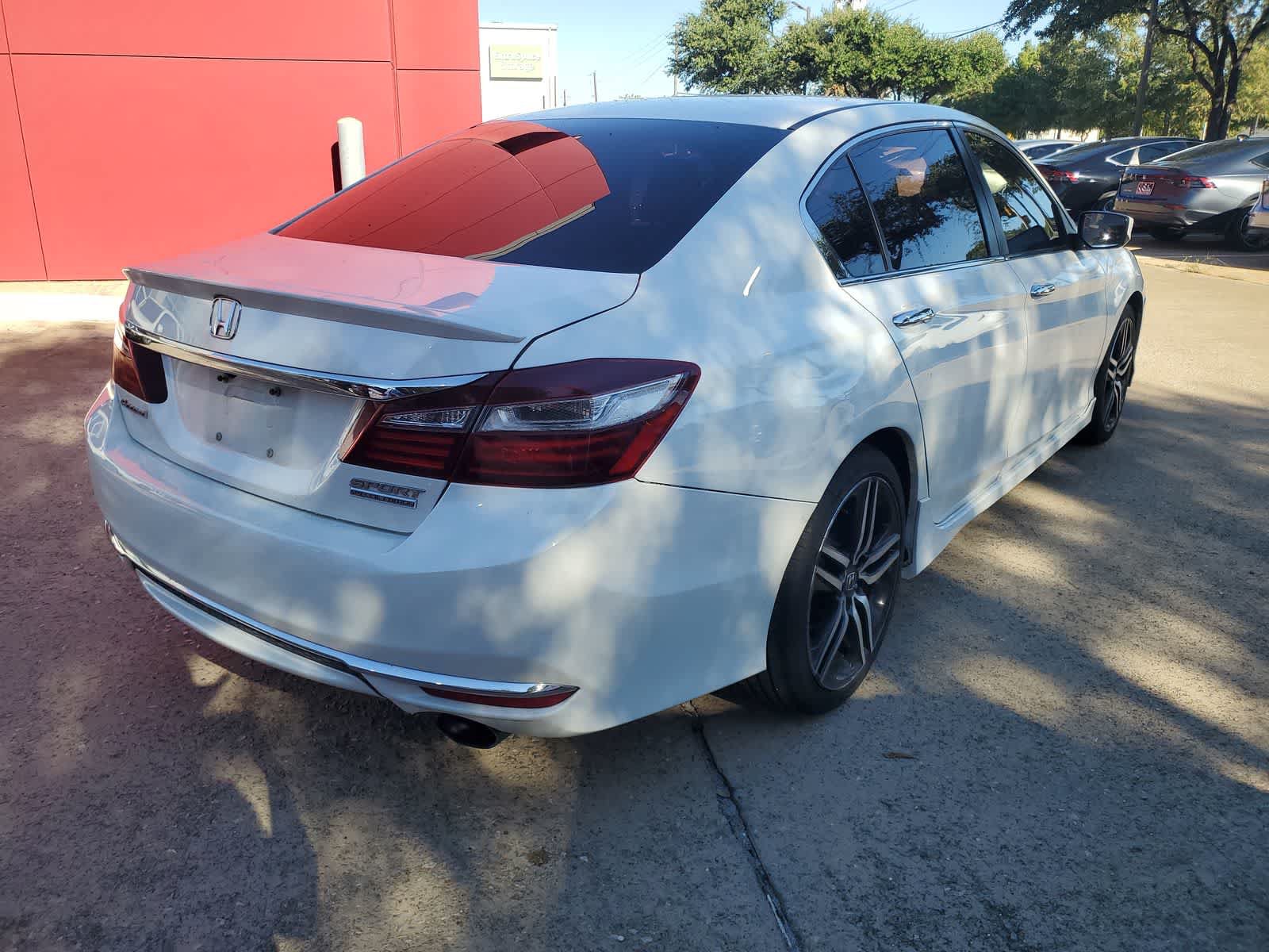 Used 2017 Honda Accord Sport Special Edition image 6