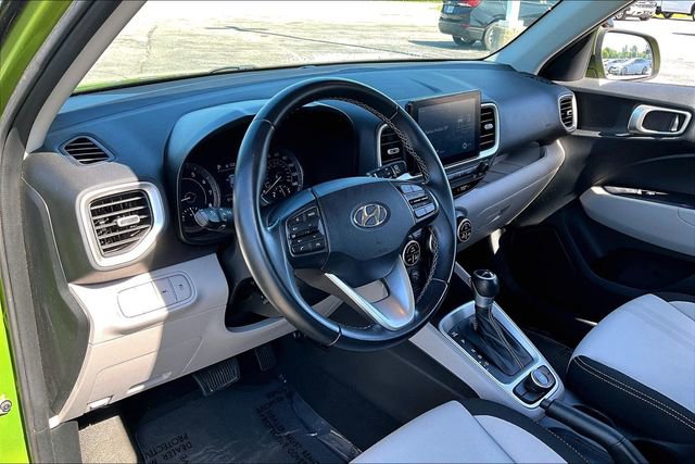 Used 2021 Hyundai Venue SEL w/ Cargo Package FWD image 17