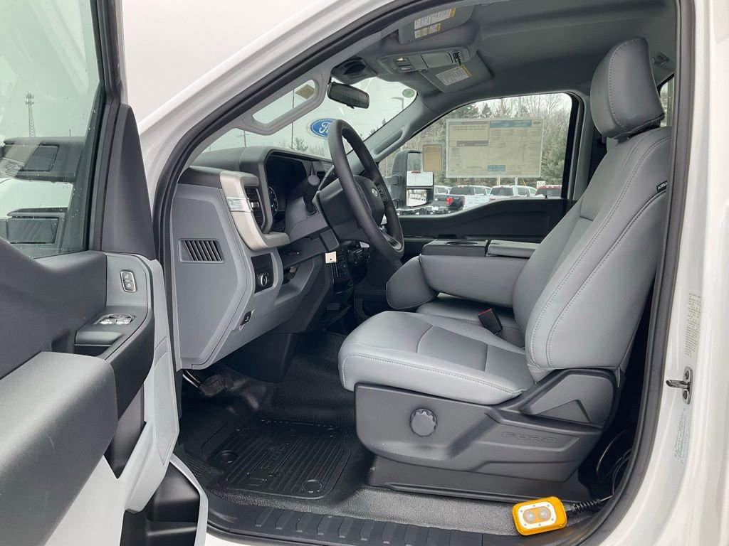 New 2026 Ford F550 4x4 Regular Cab Super Duty image 2