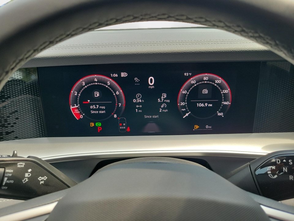New 2026 Volkswagen Tiguan SE R-Line FWD image 11