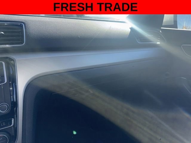 Used 2017 Volkswagen Passat 1.8T S image 11