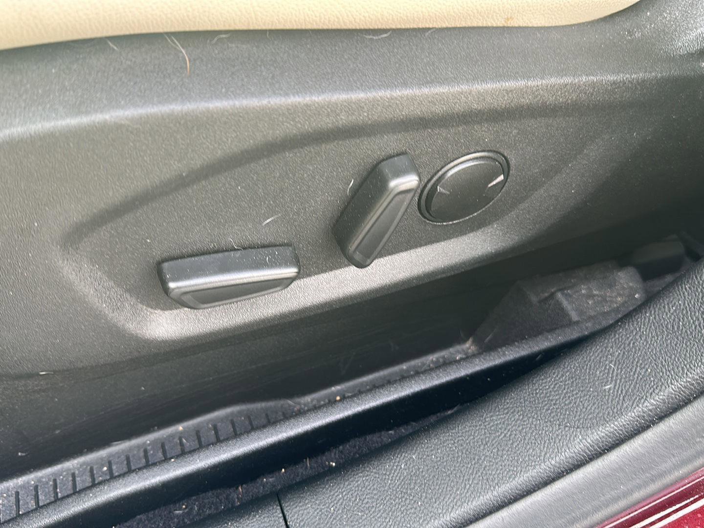 Used 2023 Ford Edge Titanium w/ Class II Trailer Tow Package AWD/4WD image 11