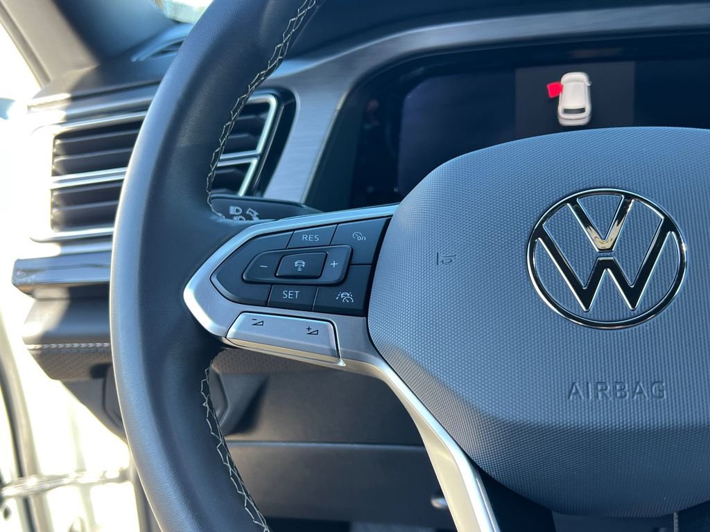 Used 2024 Volkswagen Atlas Cross Sport SE image 30