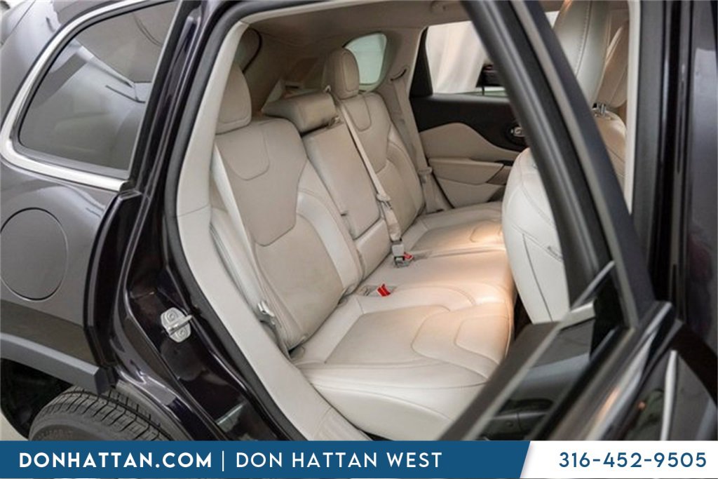 Used 2021 Jeep Cherokee Latitude Lux w/ Comfort/Convenience Group image 30