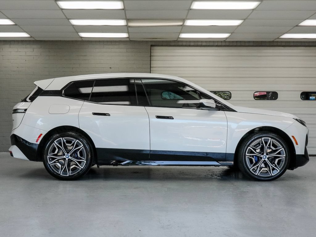 Used 2024 BMW iX xDrive50 w/ Premium Package AWD/4WD image 3