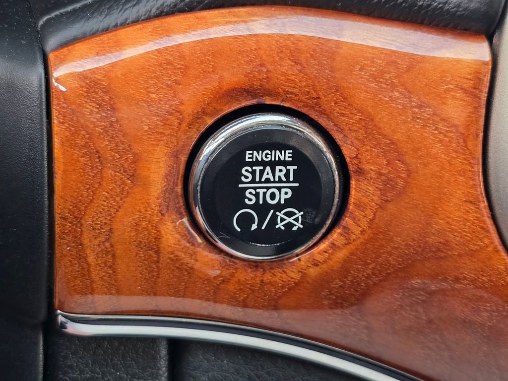 Used 2013 Jeep Grand Cherokee Overland w/ Advance Technology Group image 20