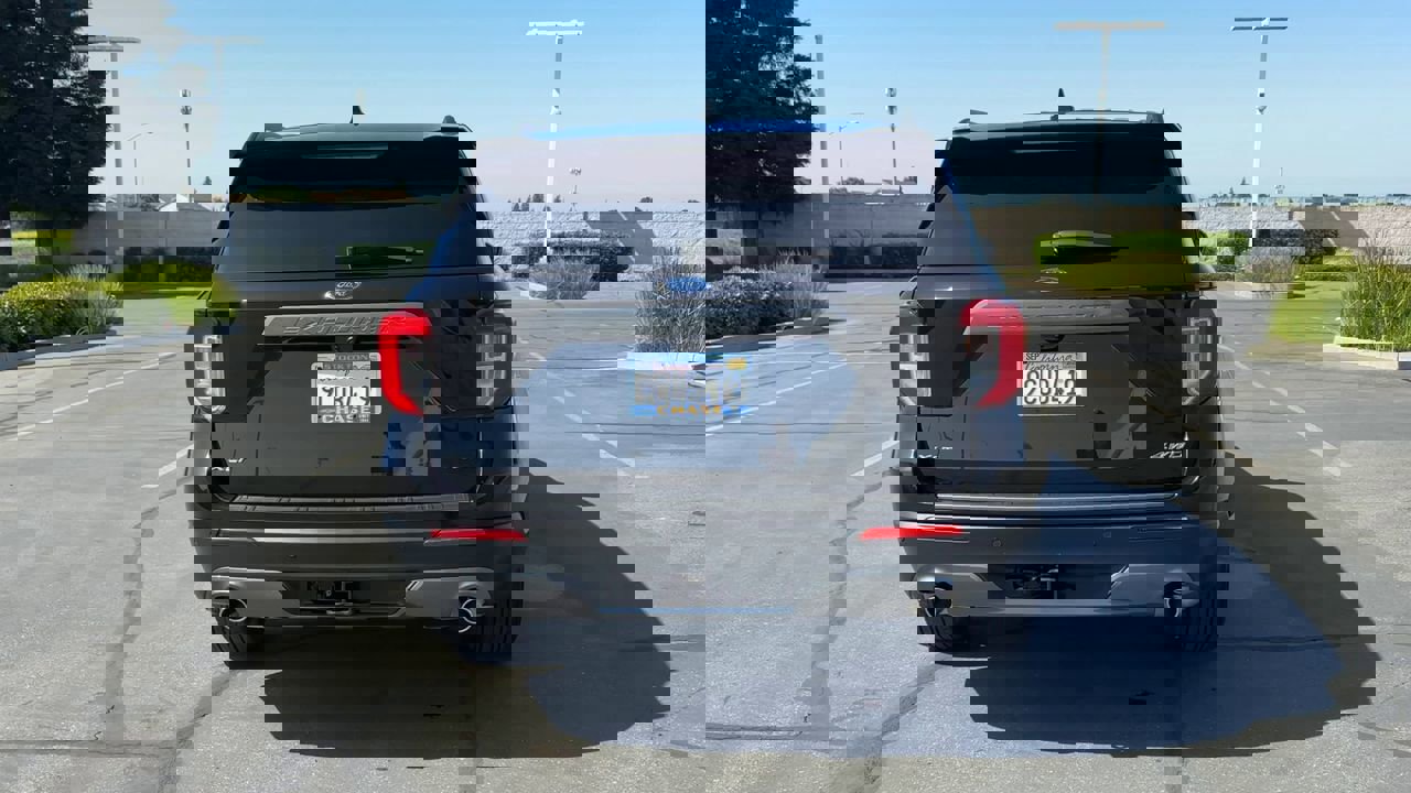 Used 2022 Ford Explorer XLT w/ Equipment Group 202A image 3