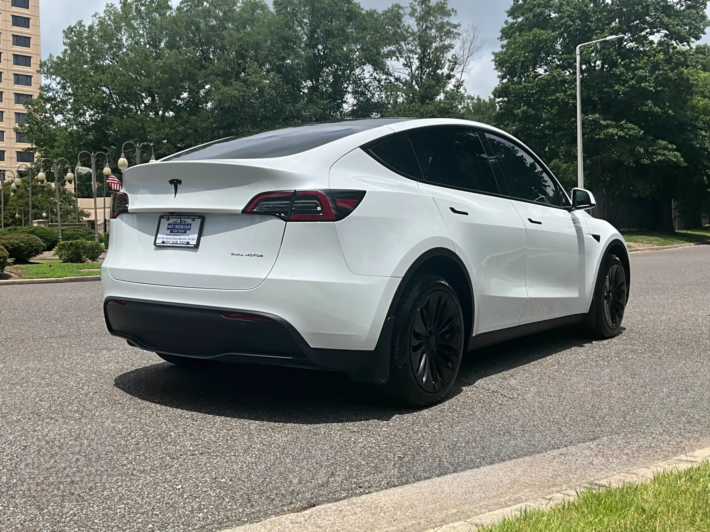 Used 2023 Tesla Model Y Long Range AWD/4WD image 5