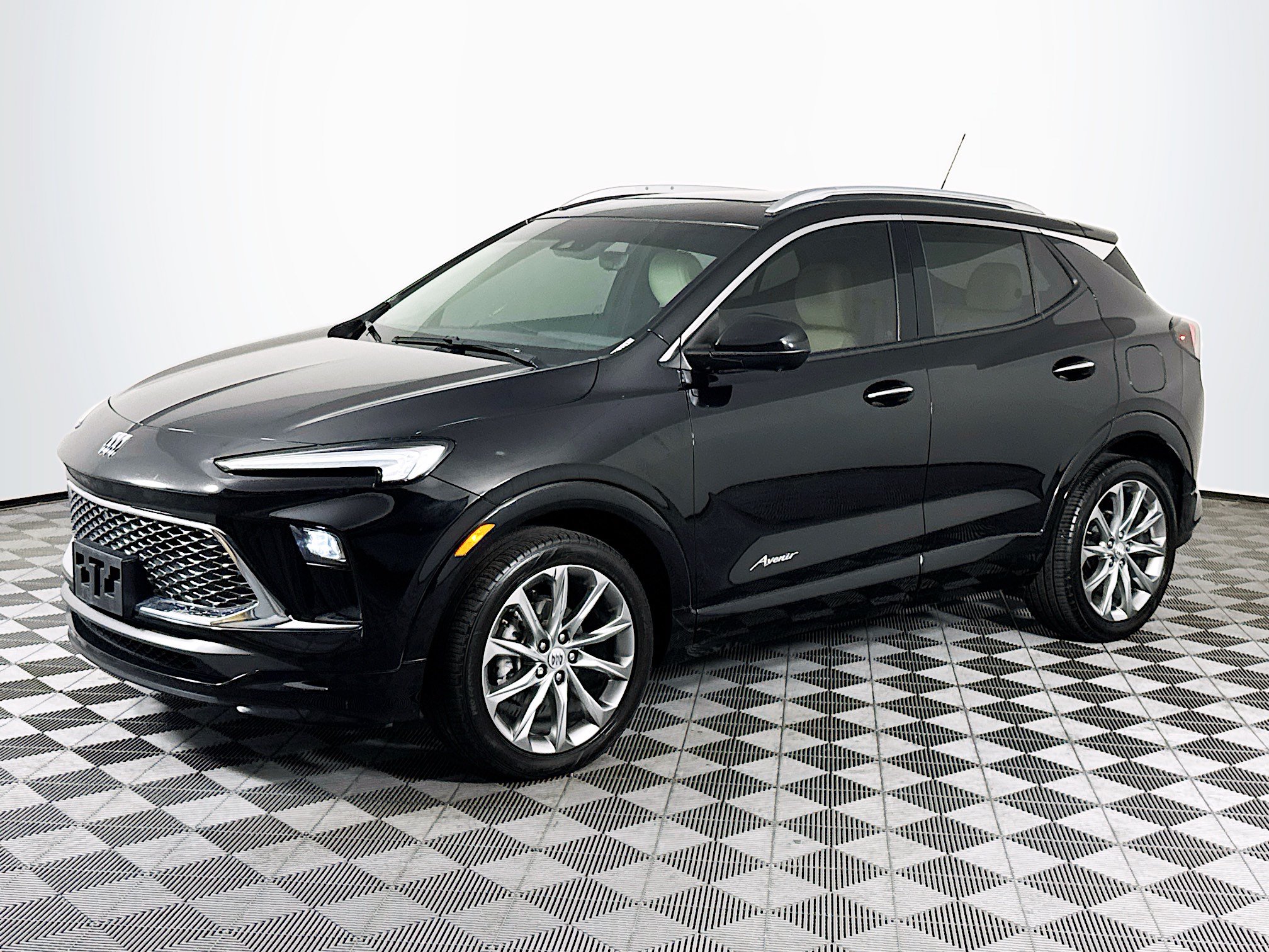 Used 2024 Buick Encore GX Avenir w/ Avenir Technology Package FWD image 4