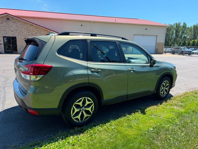 Used 2019 Subaru Forester Premium AWD/4WD image 3