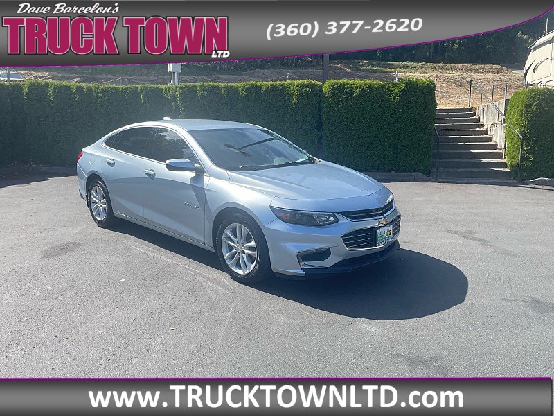 Used 2017 Chevrolet Malibu LT w/ Leather Package FWD image 7