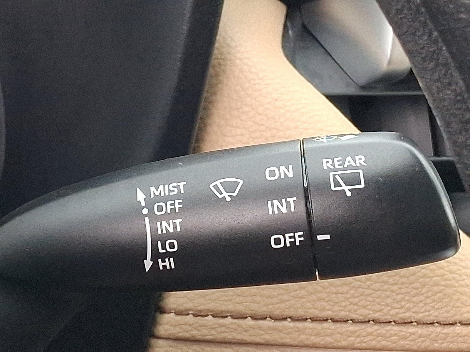 Used 2024 Toyota RAV4 LE AWD/4WD image 28