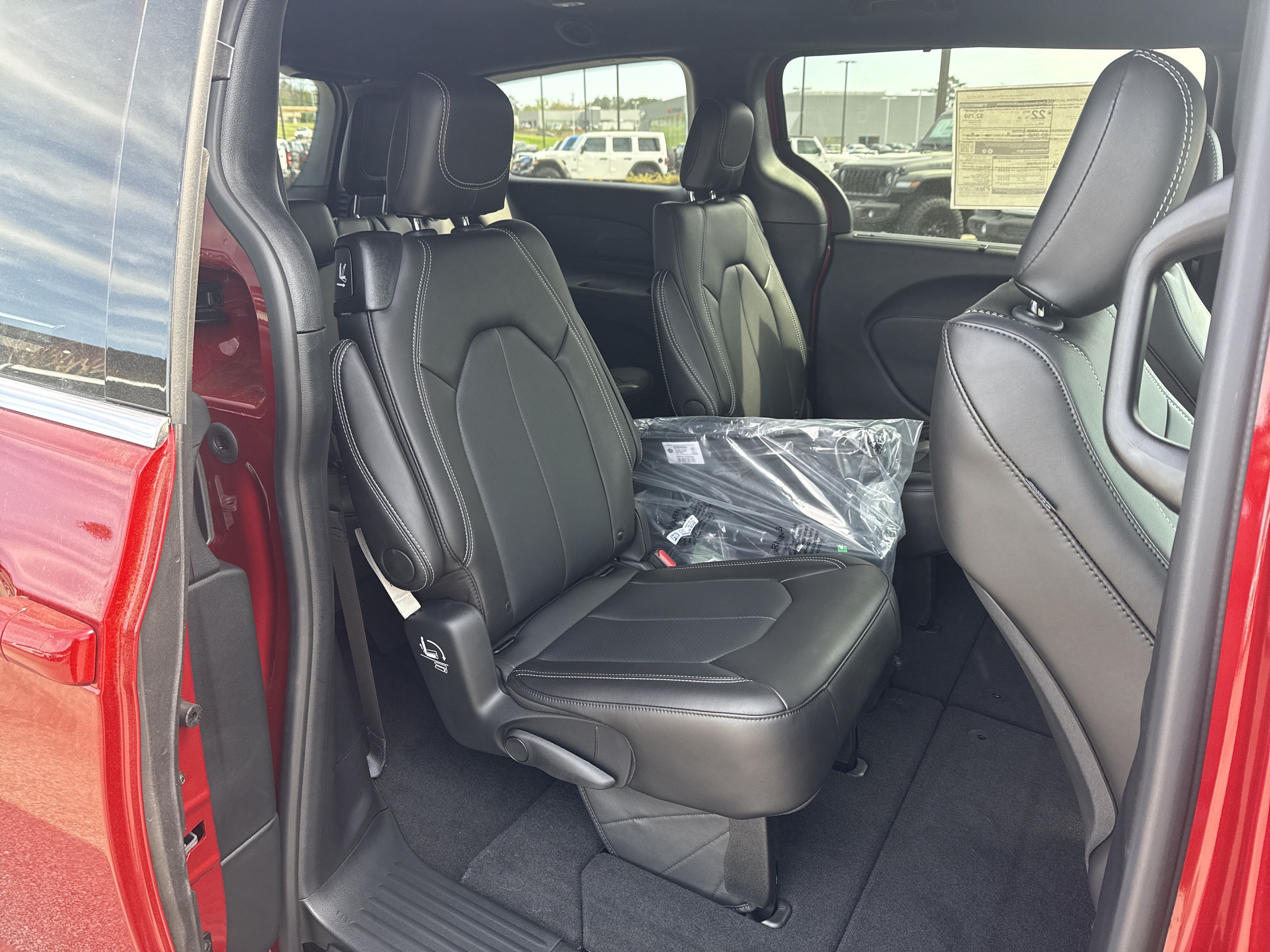New 2026 Chrysler Pacifica Select FWD image 17