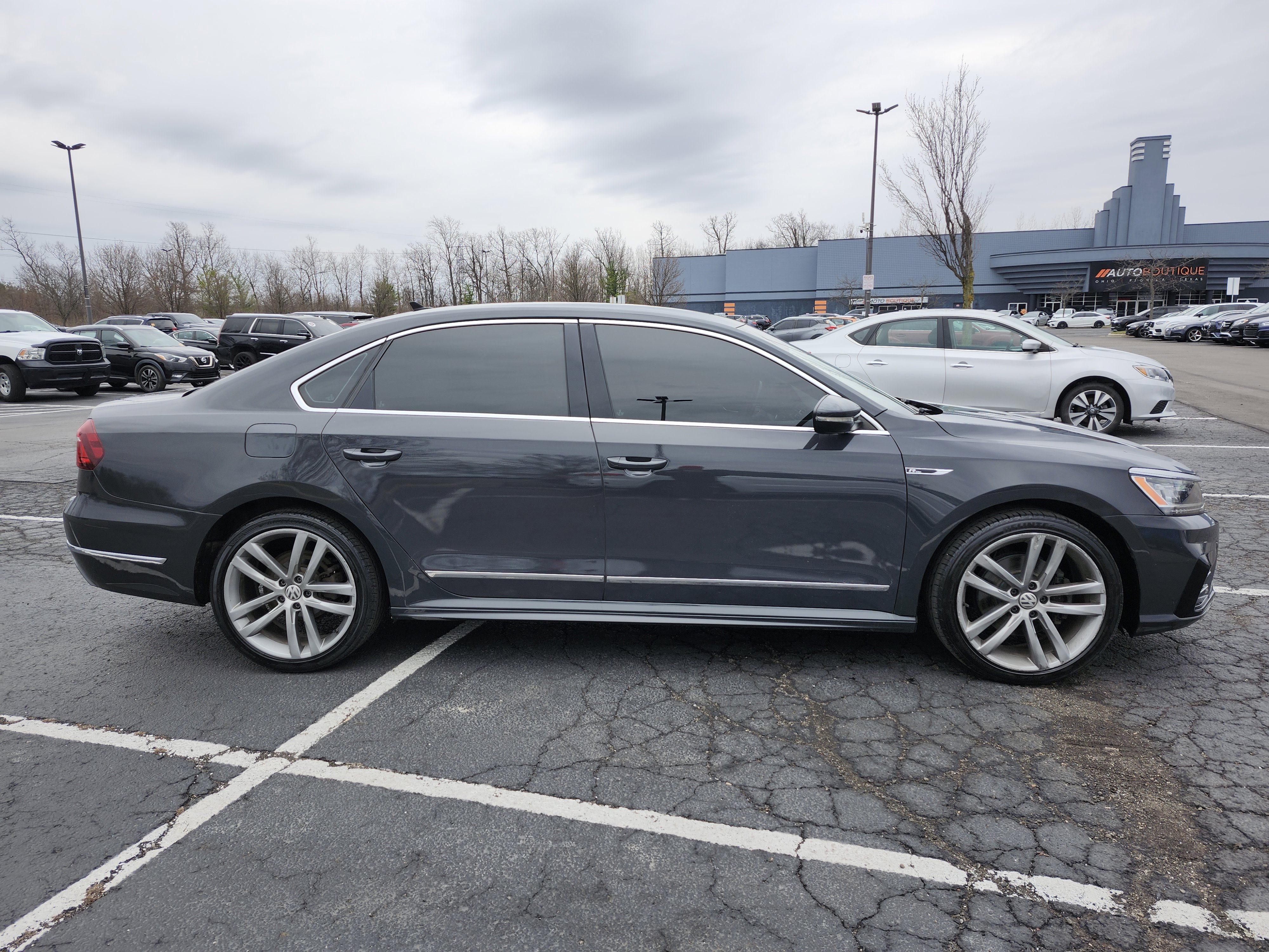 Used 2017 Volkswagen Passat 1.8T R-Line w/ R-Line Lighting Package image 16