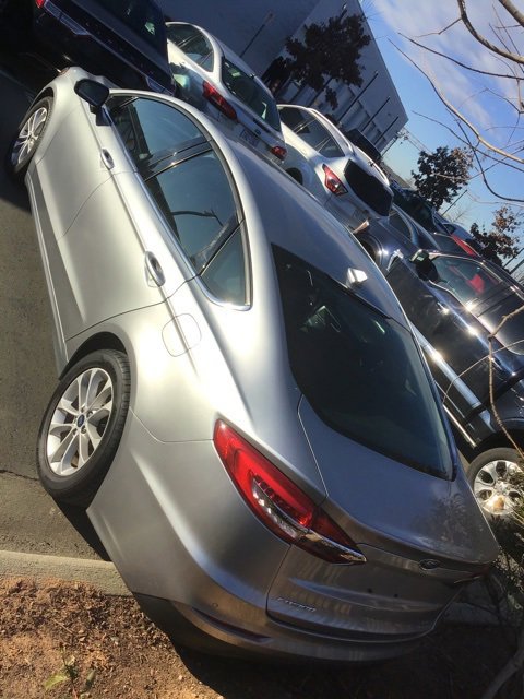 Used 2020 Ford Fusion SE image 4