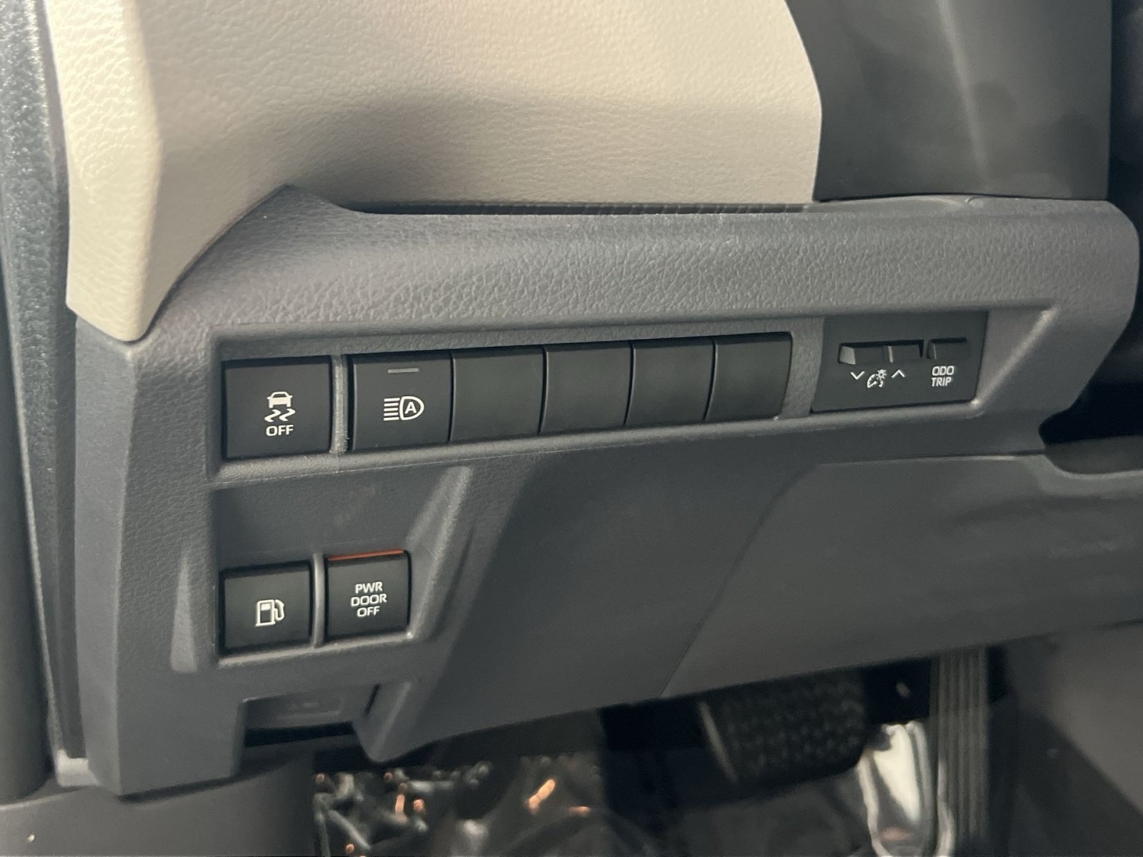 Used 2022 Toyota Sienna XLE FWD image 32