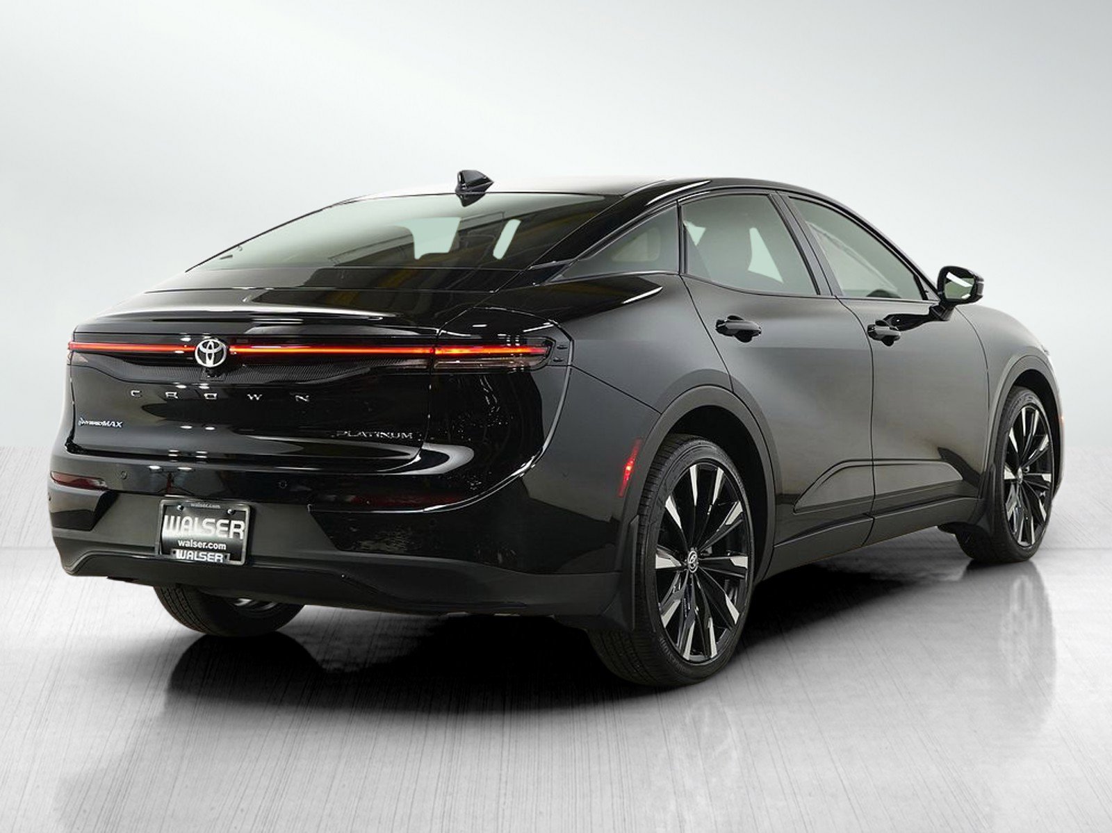 Used 2024 Toyota Crown Platinum AWD/4WD image 5