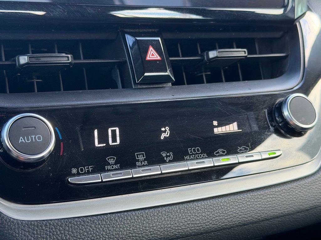 Used 2025 Toyota Corolla LE FWD image 18