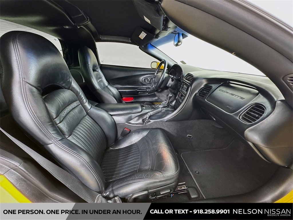 Used 2004 Chevrolet Corvette Coupe w/ Roof Package image 23