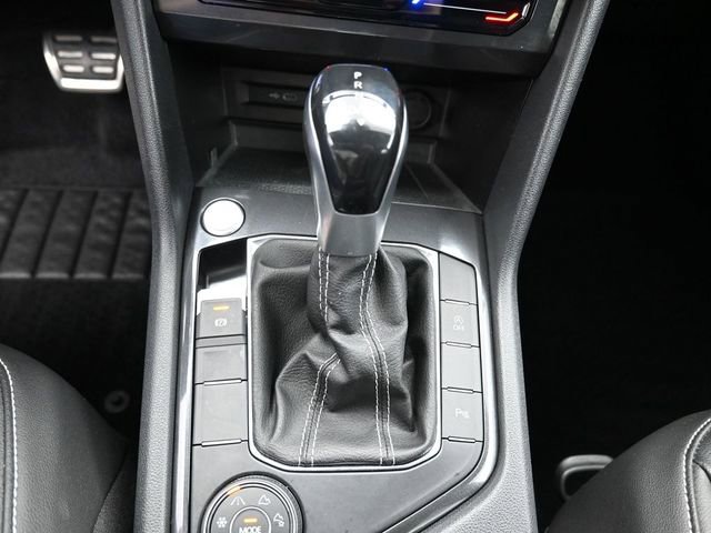 Used 2022 Volkswagen Tiguan SE R-Line image 25
