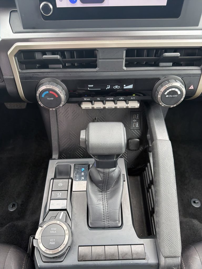 Used 2025 Toyota Tacoma SR5 AWD/4WD image 24