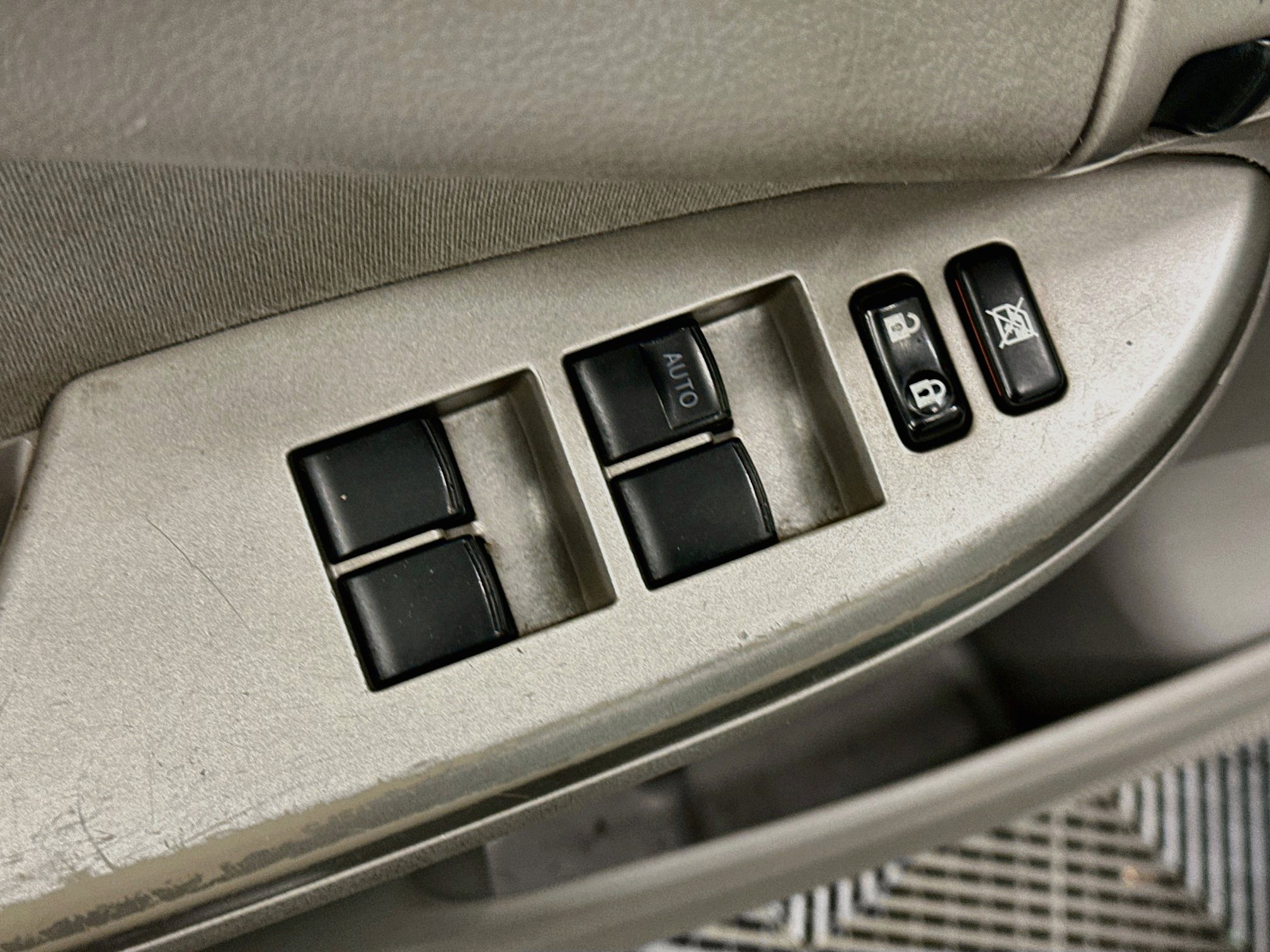 Used 2010 Toyota Corolla LE w/ All Weather Guard Pkg FWD image 15