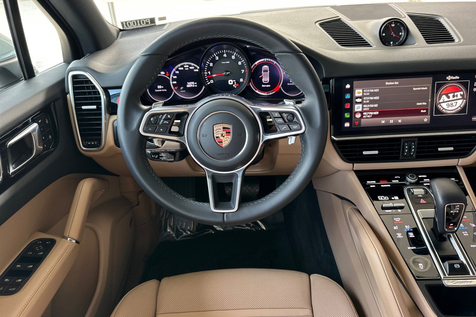 Used 2023 Porsche Cayenne Platinum Edition image 14