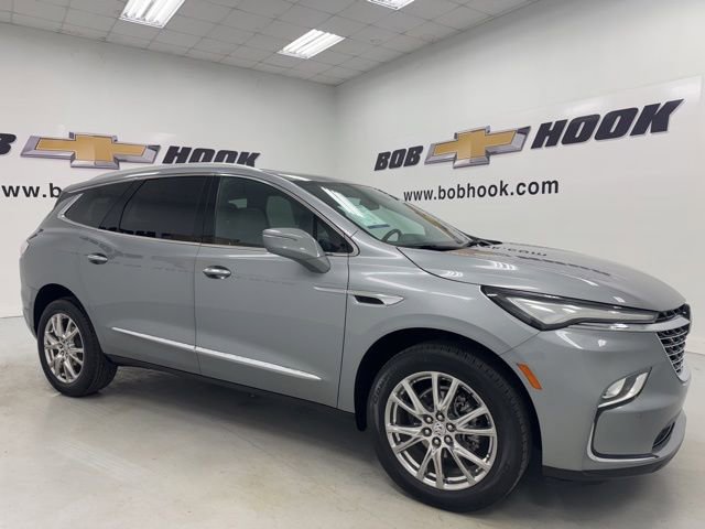 Used 2023 Buick Enclave Essence w/ Experience Buick Package FWD image 3