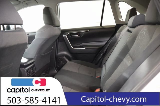 Used 2020 Toyota RAV4 XLE w/ Carpet Mat Package AWD/4WD image 31