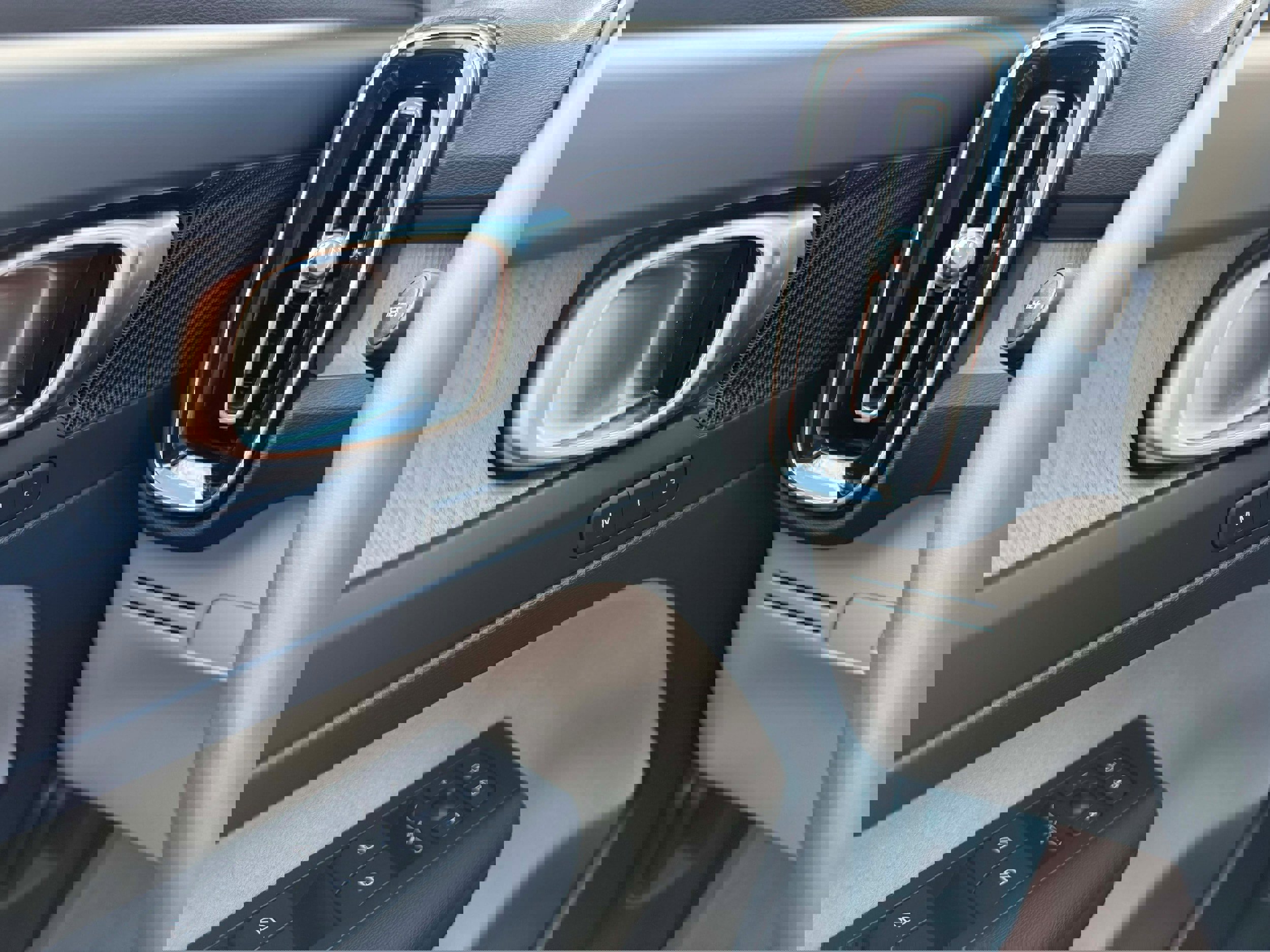 New 2026 Volvo XC40 B5 Plus w/ Protection Package Premier image 19