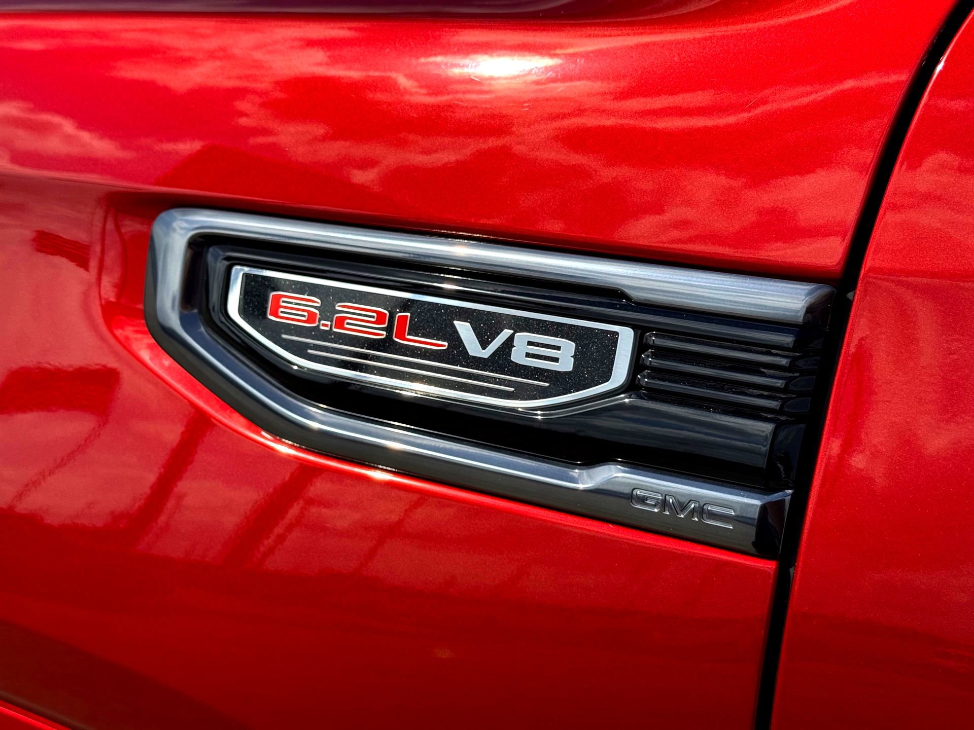 Used 2024 GMC Sierra 1500 AT4 w/ Technology Package image 3