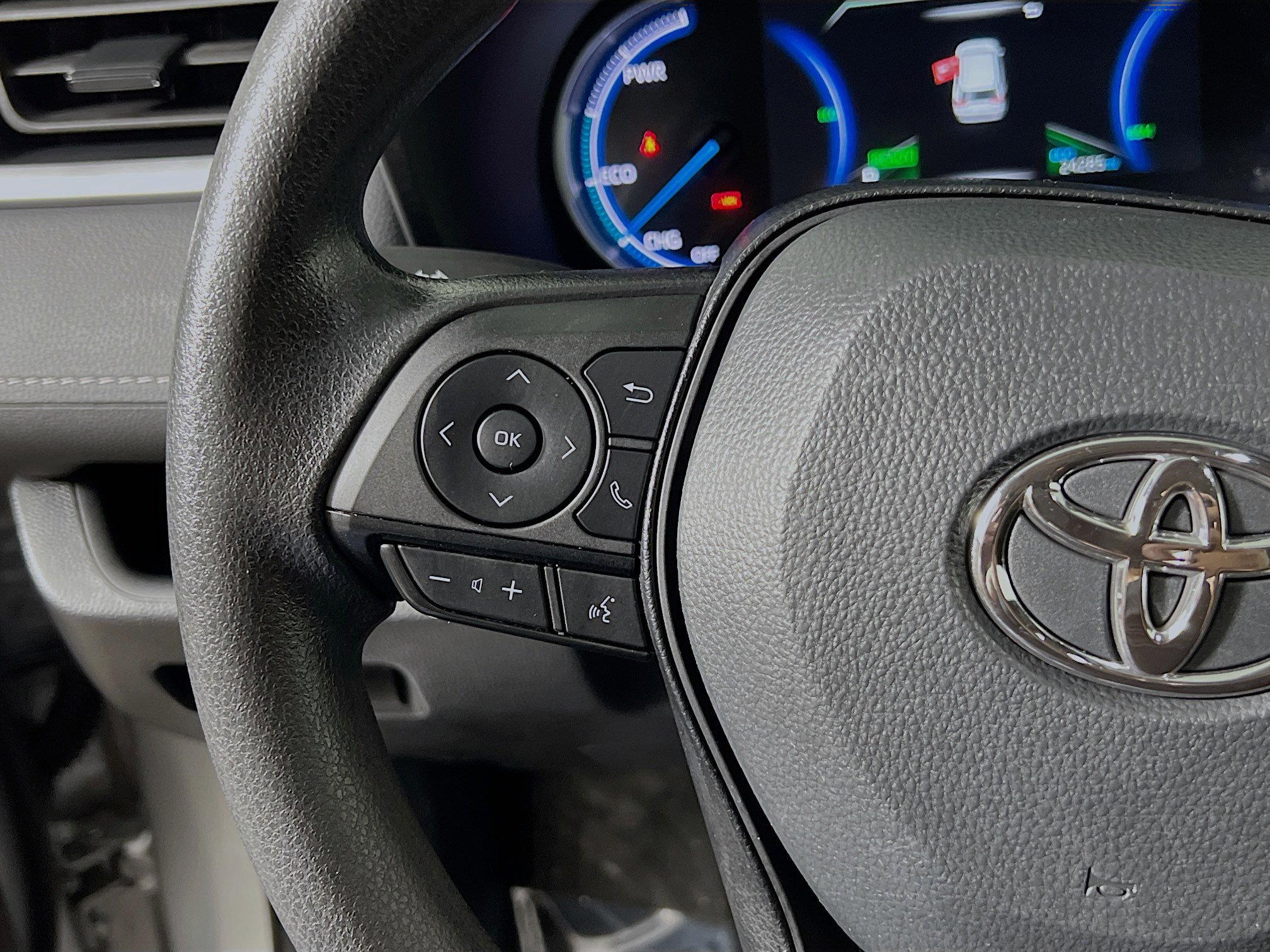 Used 2025 Toyota RAV4 XLE AWD/4WD image 19