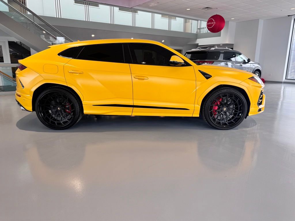 Used 2021 Lamborghini Urus image 6