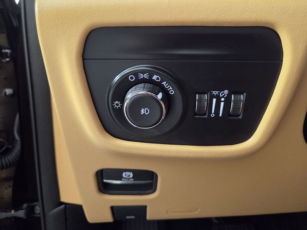 Used 2024 Jeep Grand Cherokee Summit image 21