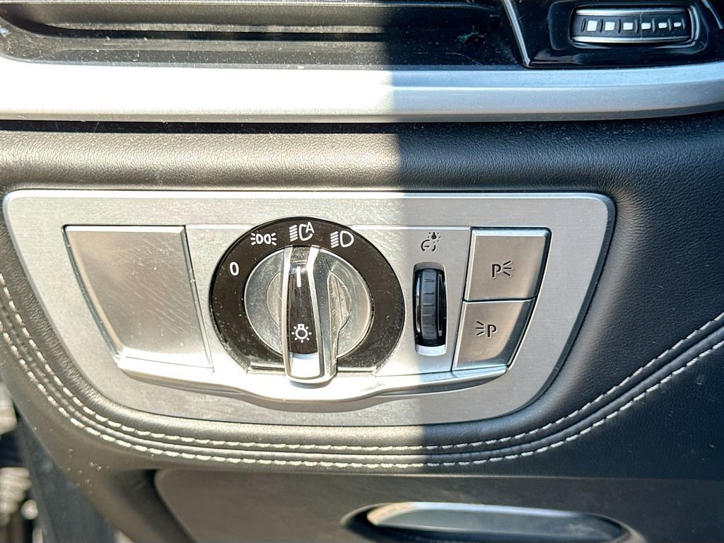 Used 2018 BMW M760i xDrive image 36