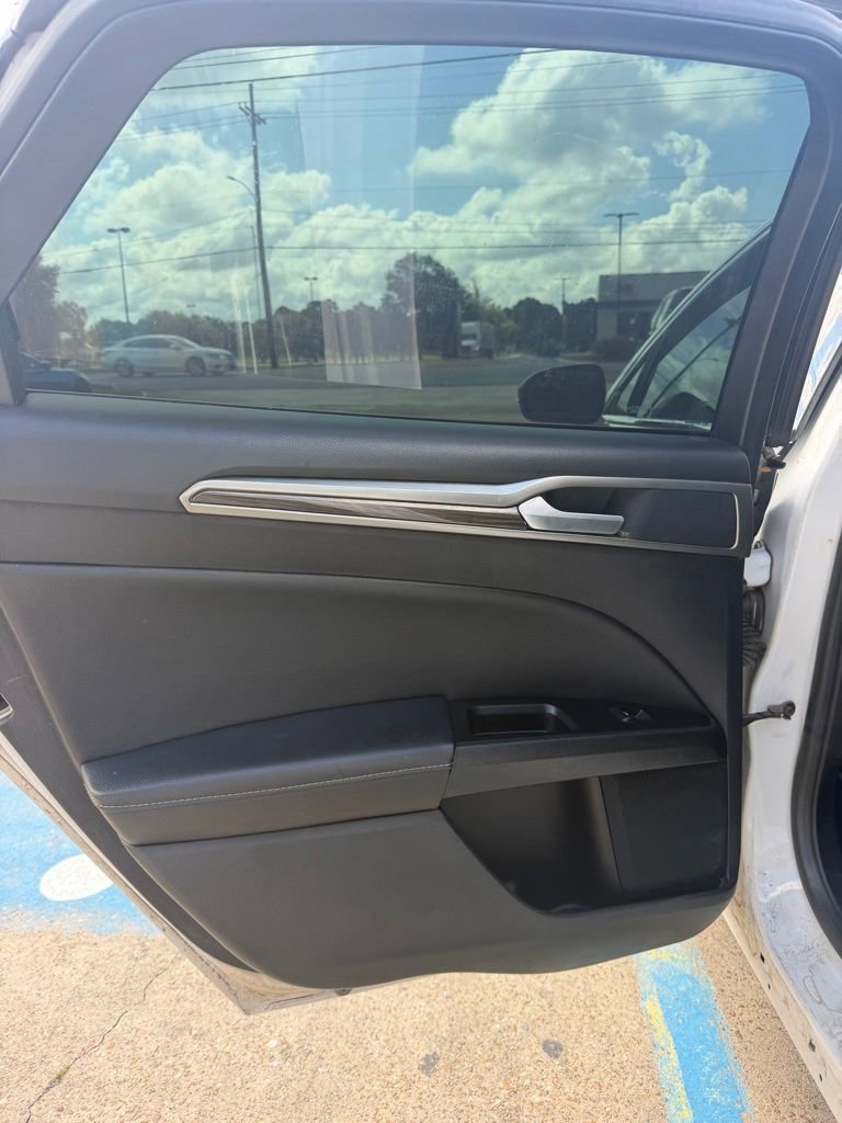 Used 2019 Ford Fusion SEL FWD image 8