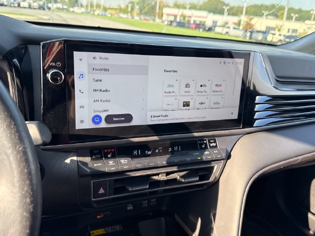 Used 2025 Toyota Camry XSE AWD/4WD image 30