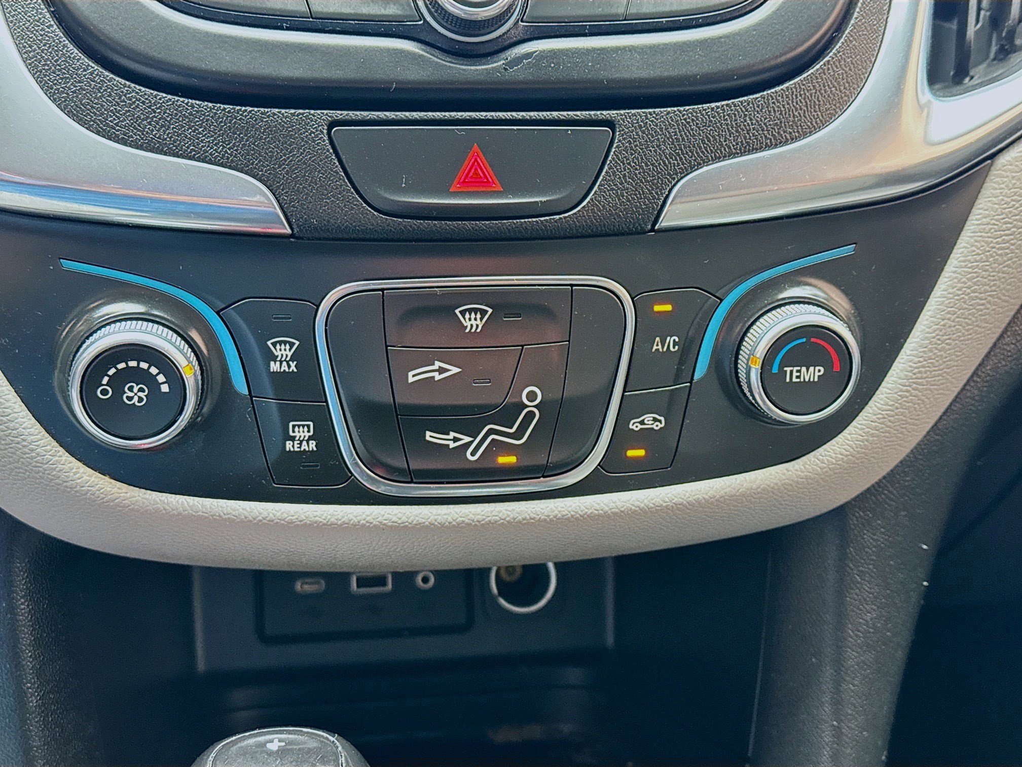 Used 2021 Chevrolet Equinox LS FWD image 12