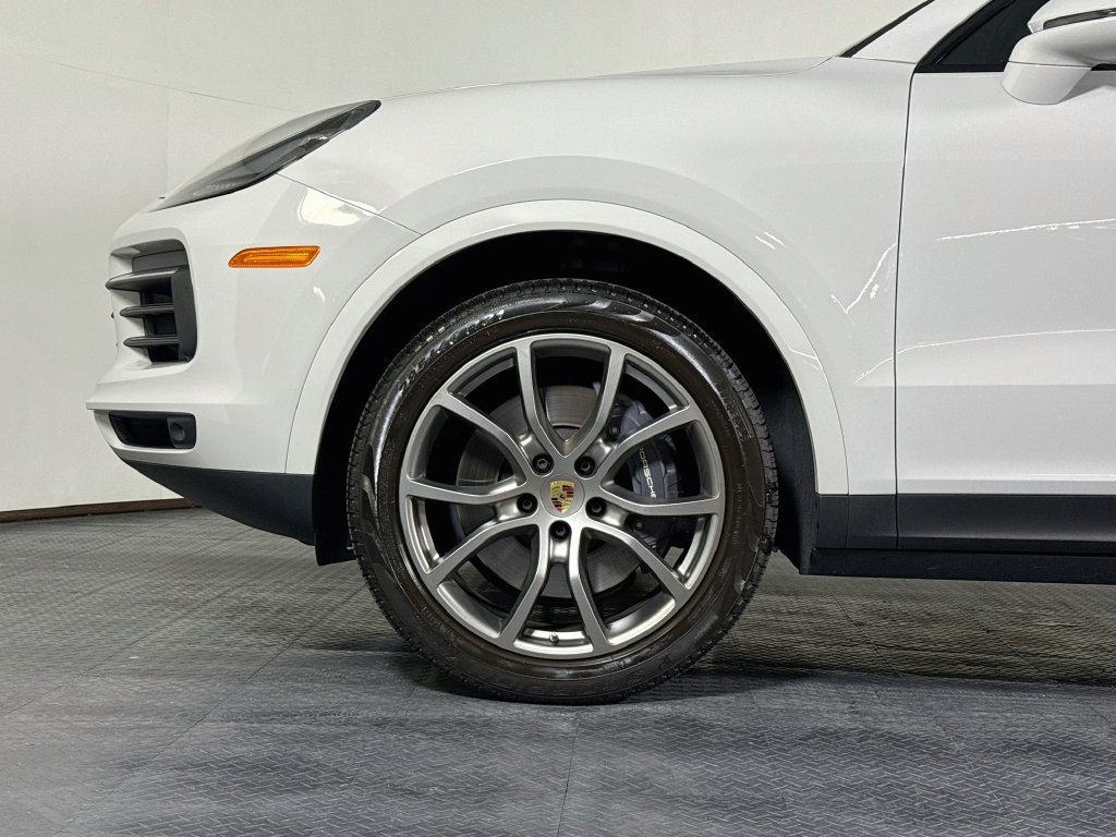 Certified 2023 Porsche Cayenne AWD/4WD image 30