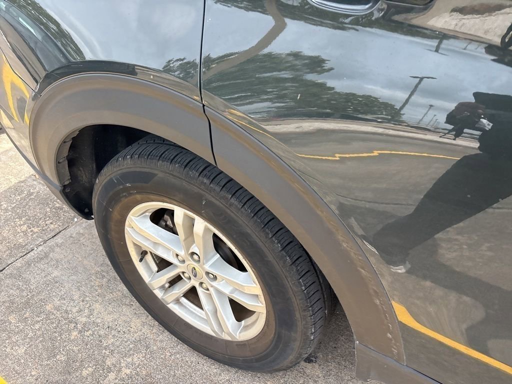 Used 2024 Ford Explorer XLT w/ Equipment Group 202A RWD image 8